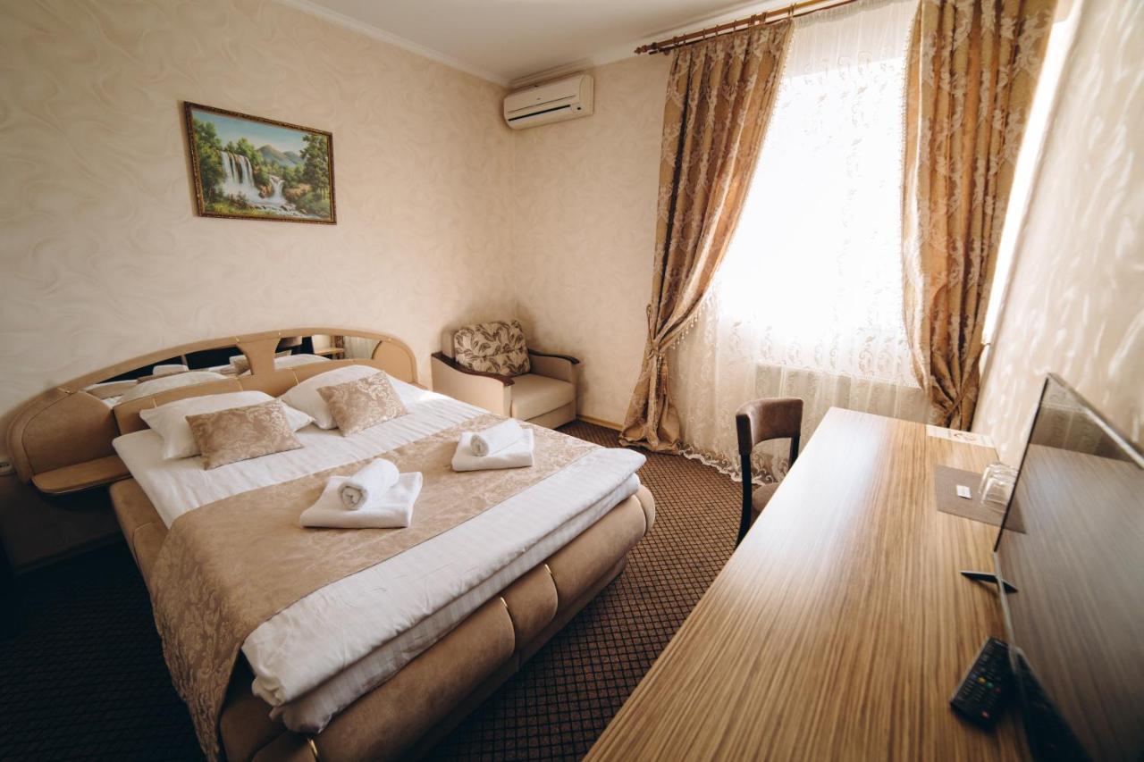 Globus 3* Petrikov (Ternopil)